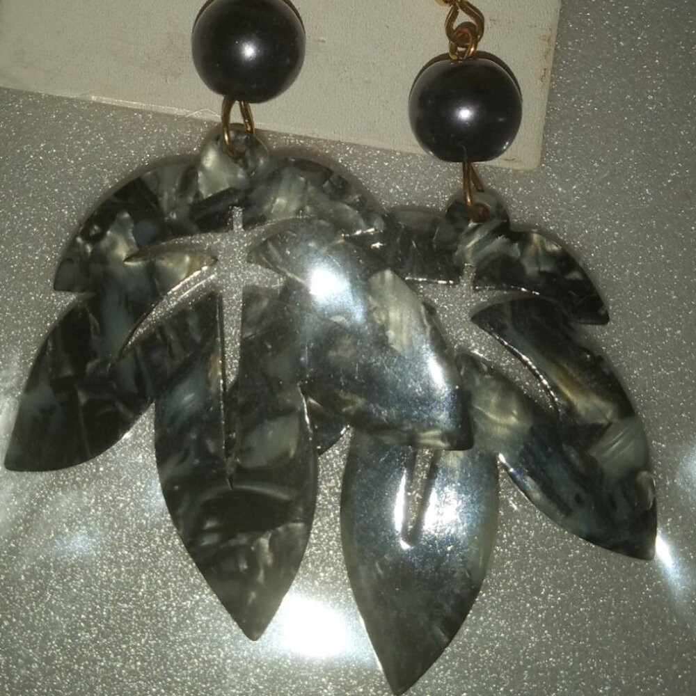 Green Leaf dangle Earrings Handcrafted